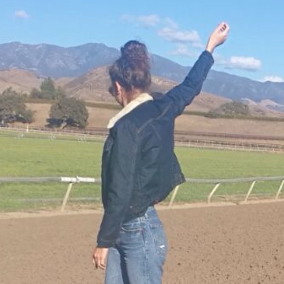 Levi’s Originals Women’s Sherpa Trucker Jacket - Picture 12 of 13